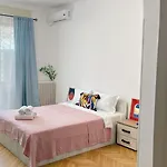 Pinkfluid - Charming In Prime Location * Bucureşti