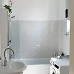 Pinkfluid - Charming In Prime Location 布加勒斯特