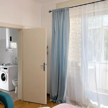 Pinkfluid - Charming In Prime Location Apartment Bucharest