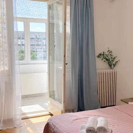 Pinkfluid - Charming In Prime Location