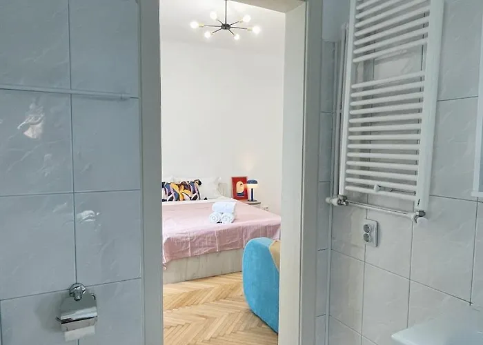 Pinkfluid - Charming In Prime Location Bucharest