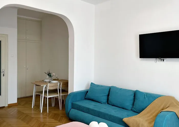 Pinkfluid - Charming In Prime Location *